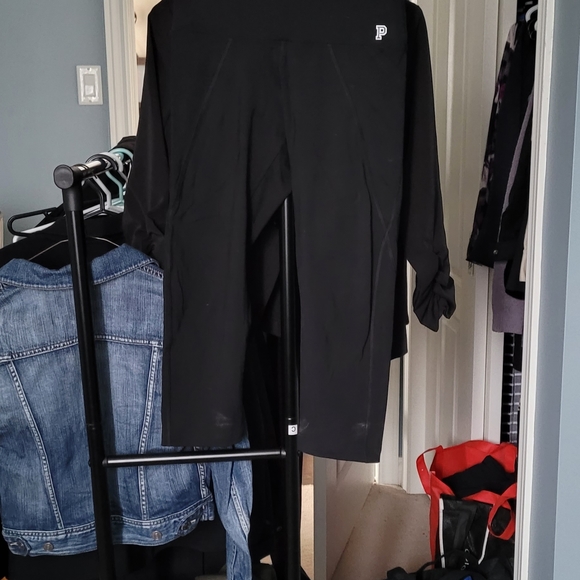 VICTORIA’S Secret Capris Leggings - Picture 1 of 2